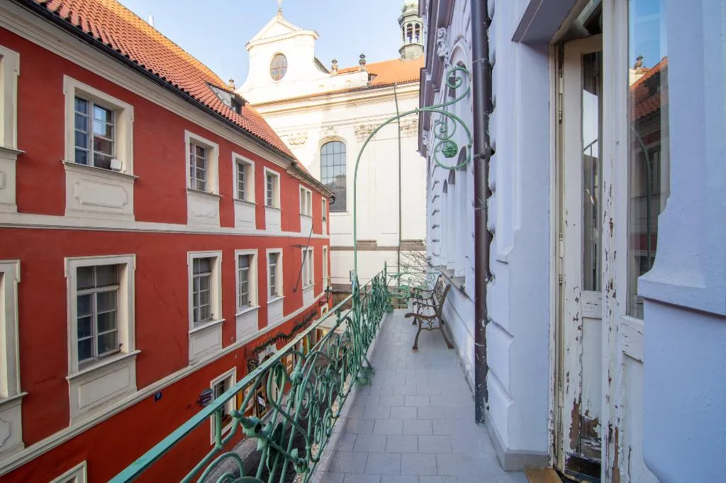 APARTMENT WITH BALCONY Room, Royal Road Residence, Prague