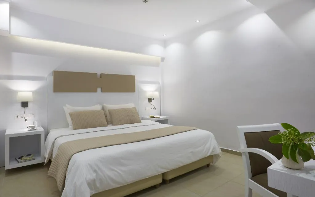 SUITE WITH PRIVATE POOL Room, Kassandra Bay Resort, Suites & SPA, Skiathos