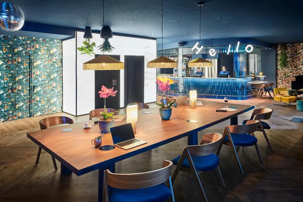 Lobby, Chic & Basic Gravity, Porto