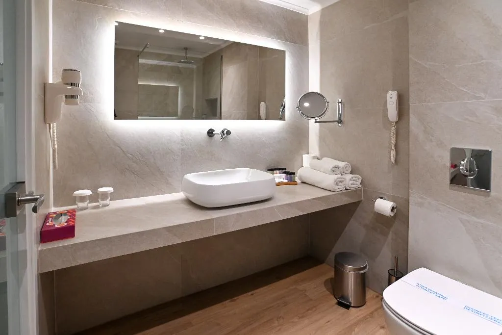SUITE GARDEN VIEW WITH BALCONY Room, Olympion Asty Hotel, Kalamata