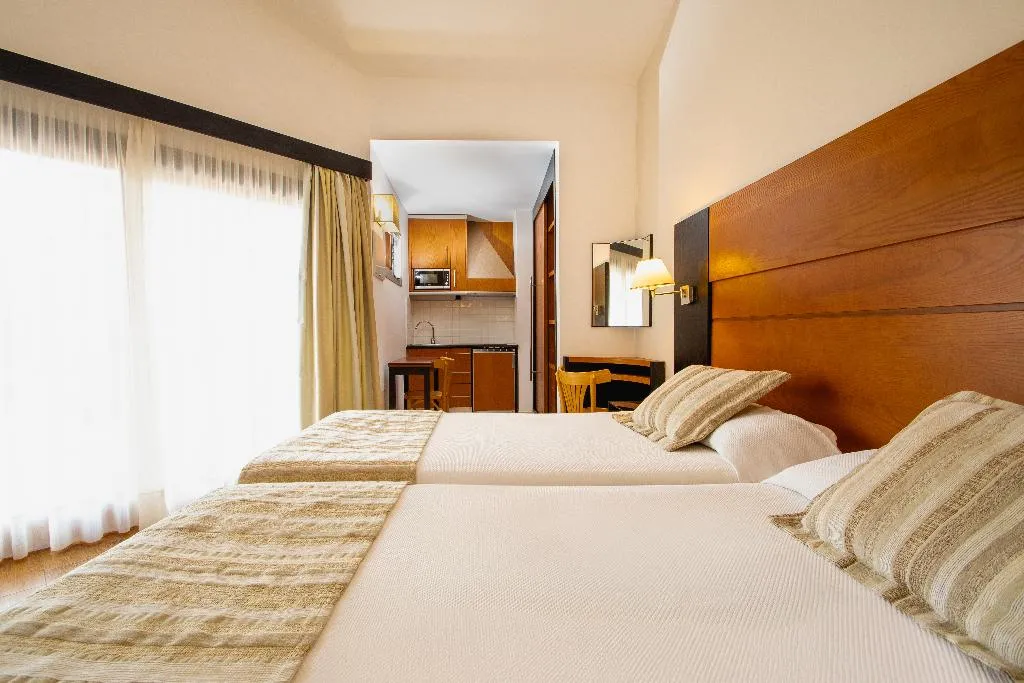STUDIO CAPACITY 2 Room, HL Miraflor Suites, Gran Canaria