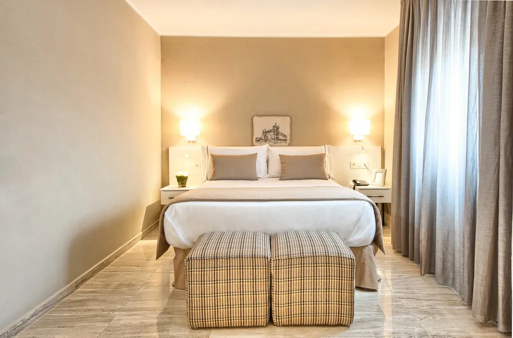 JUNIOR SUITE STANDARD Room, New Hotel Colon, Barcelona