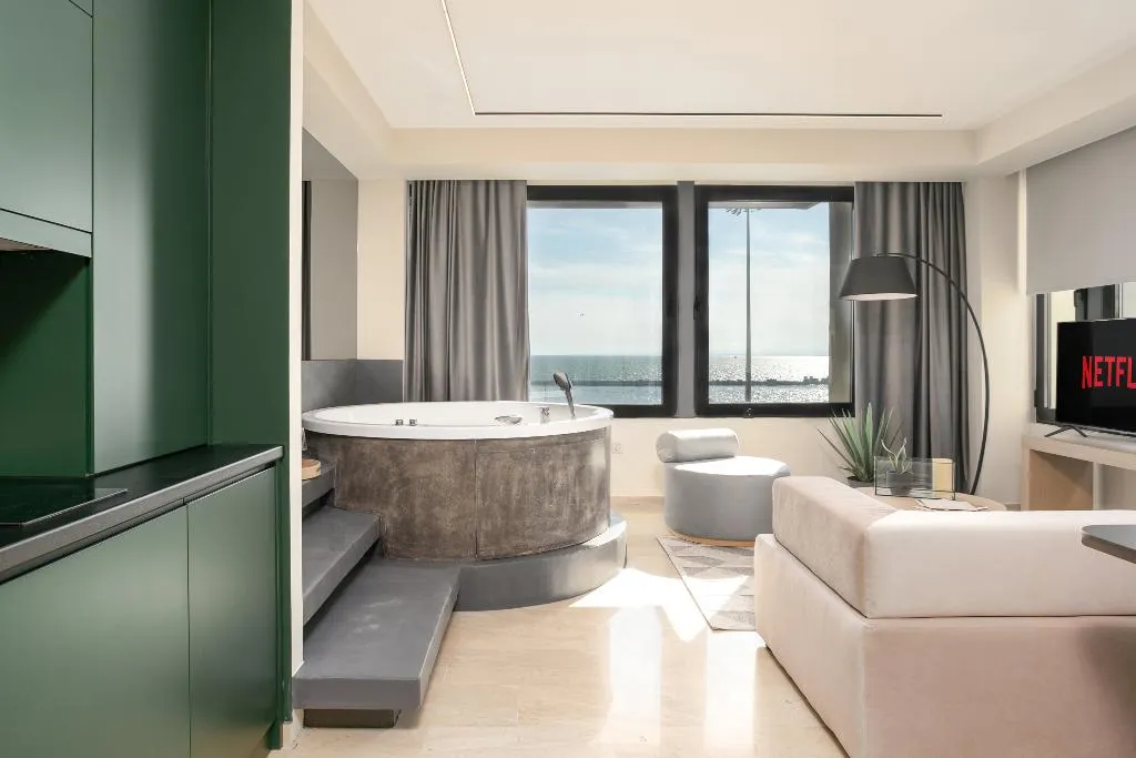 SUITE WITH JACUZZI Room, Sea And The City, Halkidiki