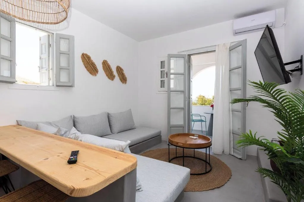 Room, Symmetry Suites, Santorini