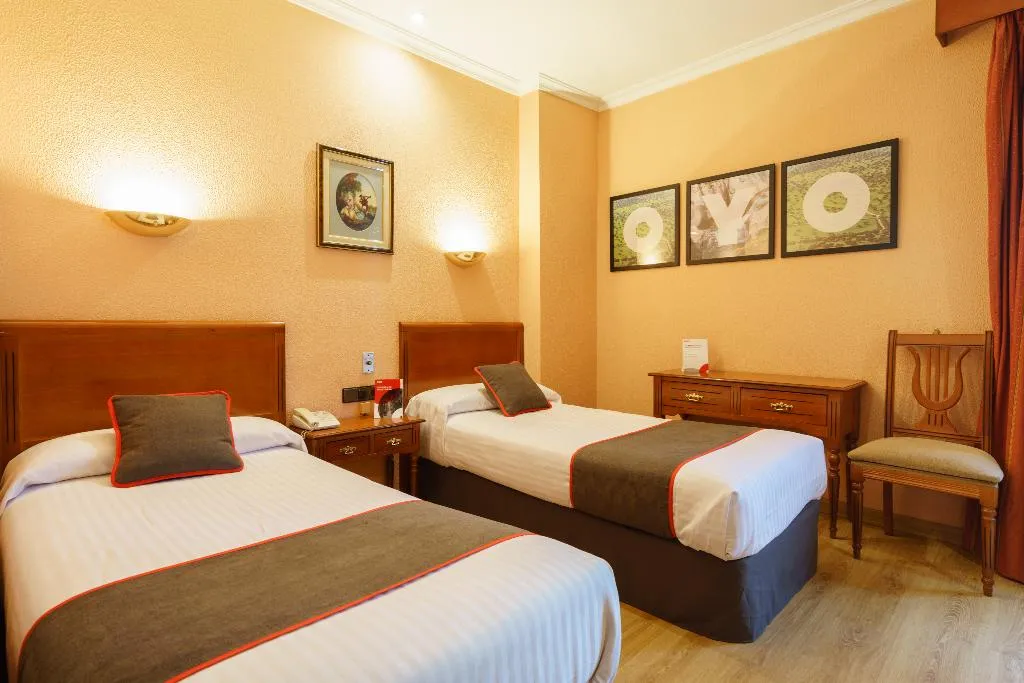 TRIPLE STANDARD Room, Los Castaños, Seville
