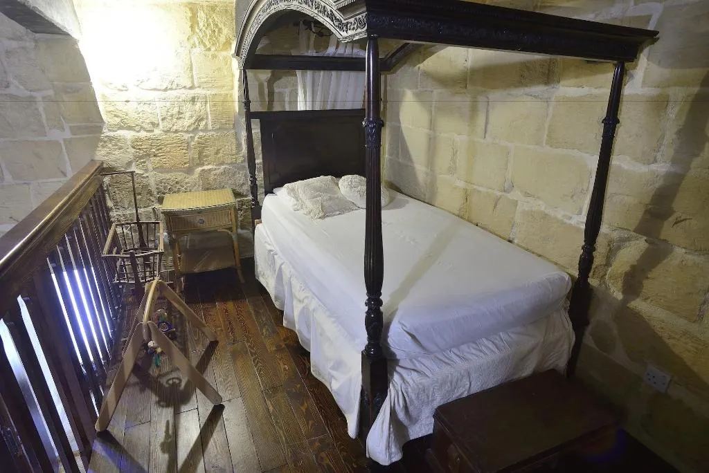 Room, The Burrow Guest House, Malta