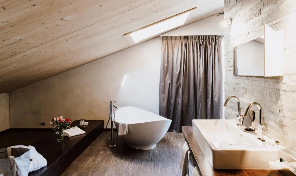Room, Lac Salin Spa & Mountain Resort, Milan