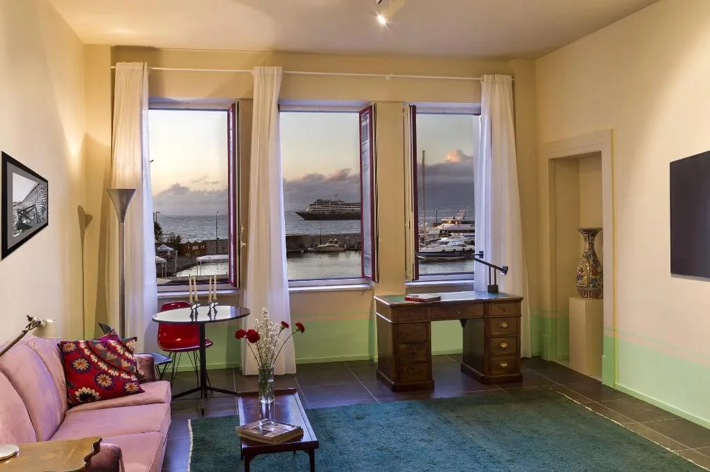 Room, Marina Piccola 73, Naples