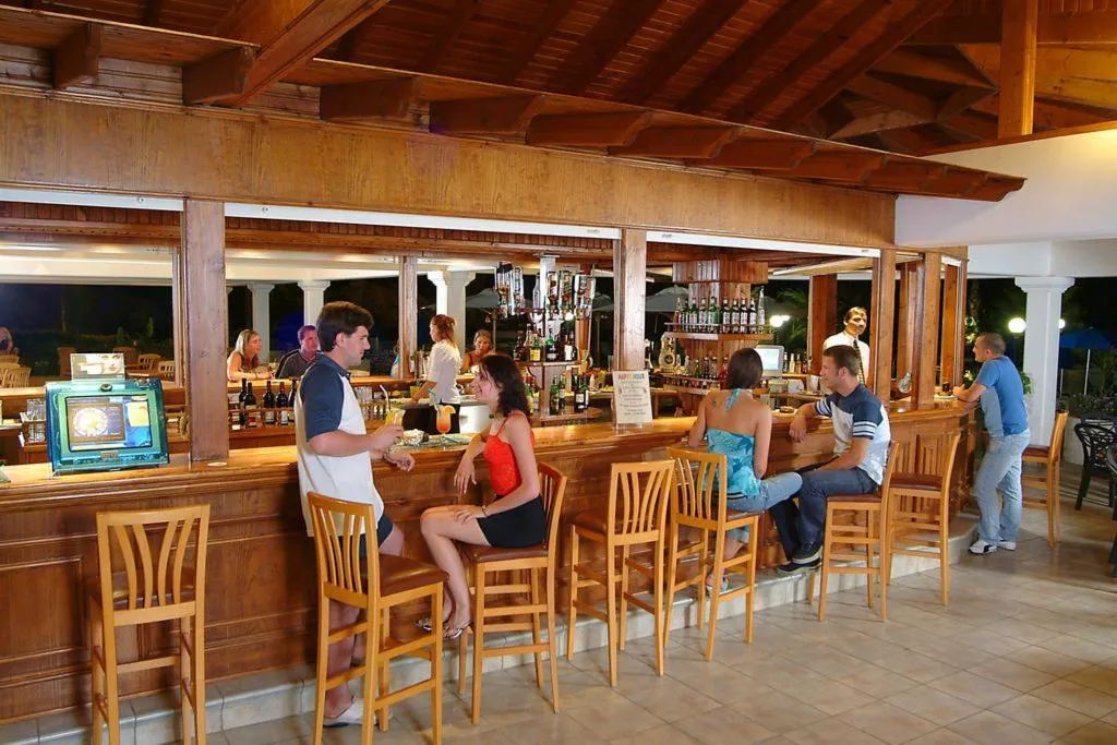 Bar, Nissiana Hotel and Bungalows, Cyprus