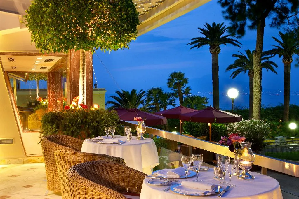 Restaurant, Continental, Naples