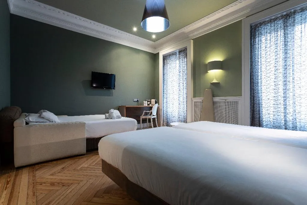 DOUBLE CAPACITY 4 ONE BEDROOM Room, Petit Palace Lealtad Plaza, Madrid