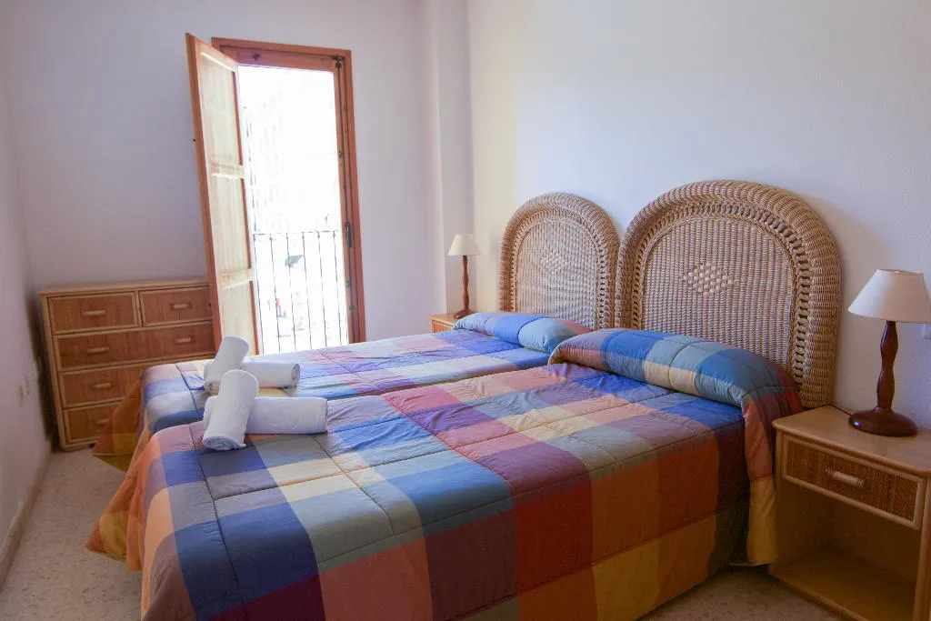 APARTMENT CAPACITY 6 THREE BEDROOM Room, Valencia Port Saplaya Apartamentos, Valencia