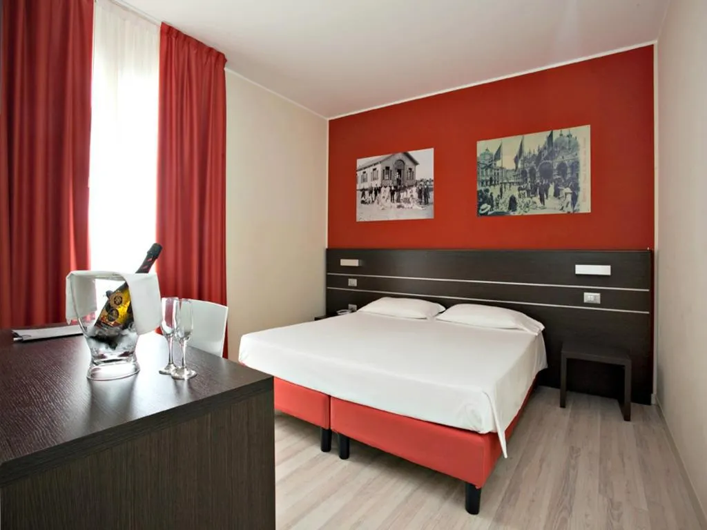 Double or Twin WITH BALCONY Room, Vienna, Venice