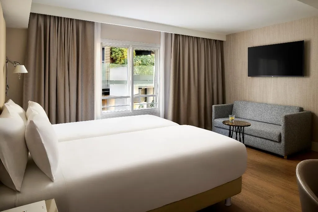 DOUBLE SUPERIOR Room, NH Paseo de la Habana, Madrid