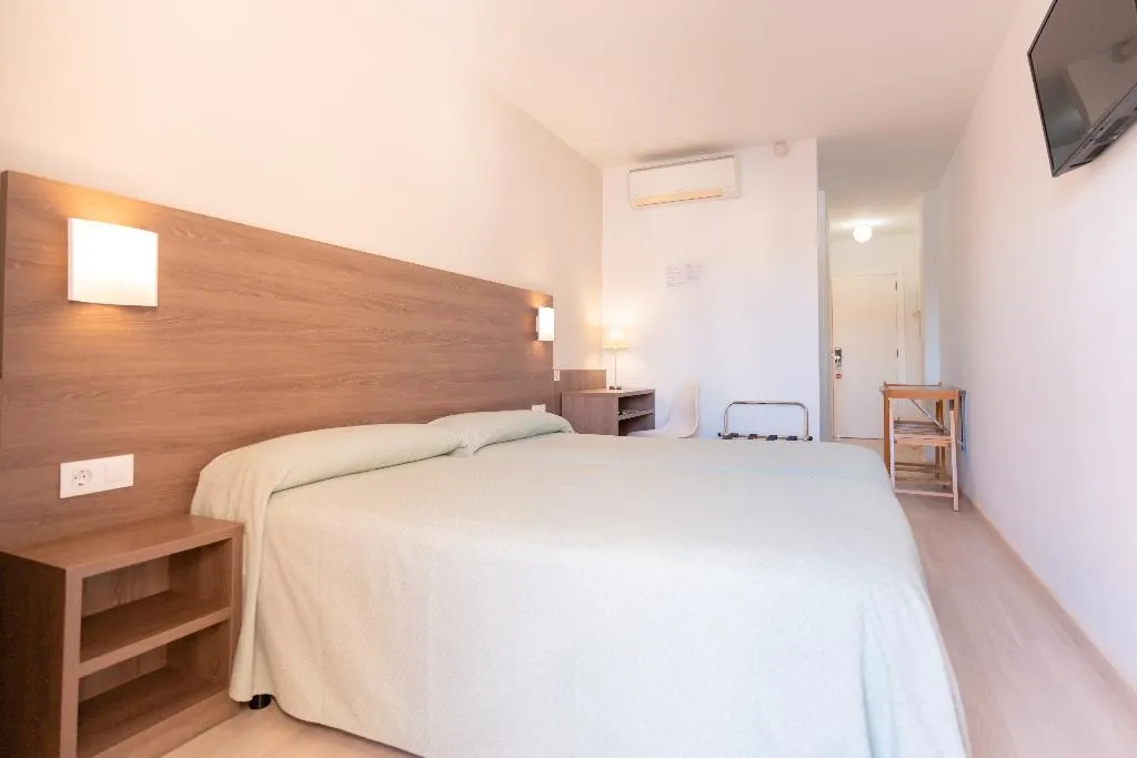 STUDIO CAPACITY 1 Room, Aparthotel Loar Ferreries, Menorca