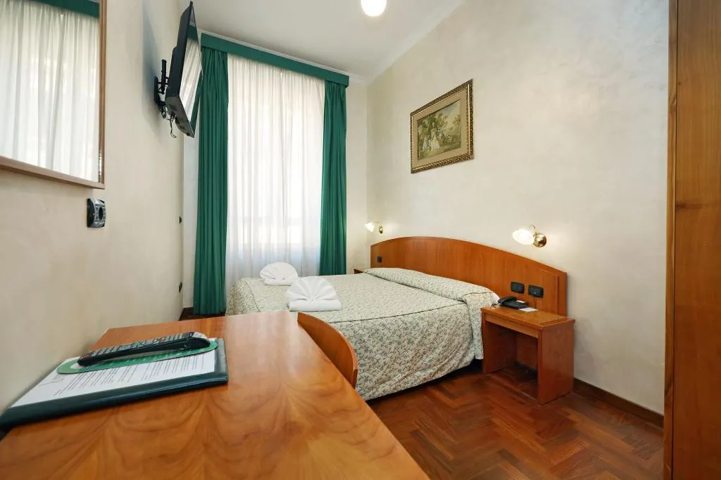 Double or Twin STANDARD Room, Corot, Rome