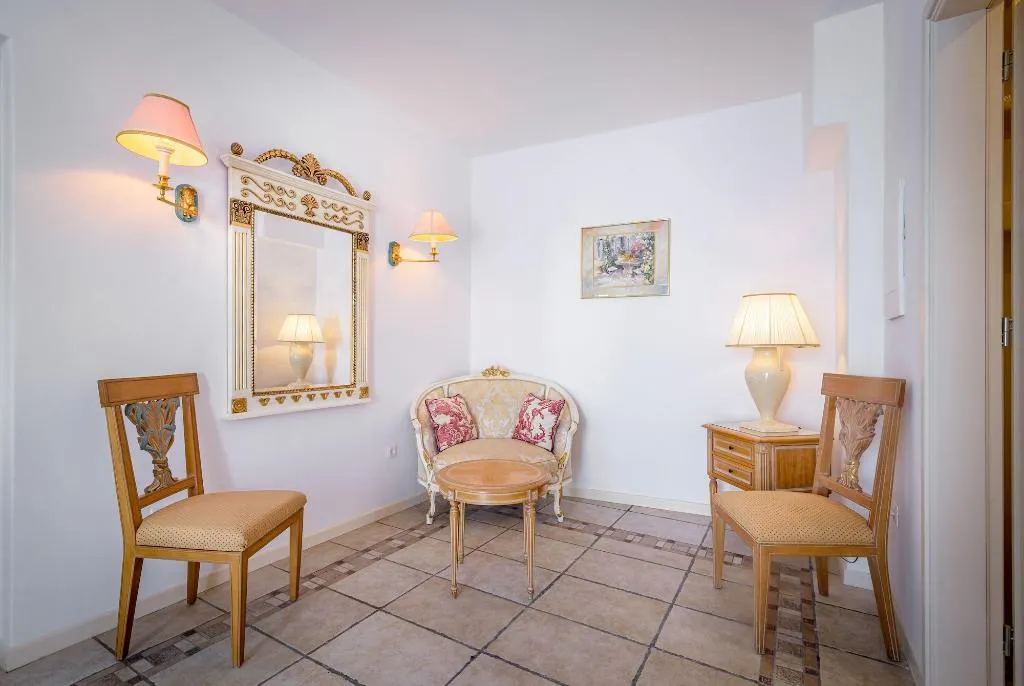 Room, Golden Grey Goose, Santorini