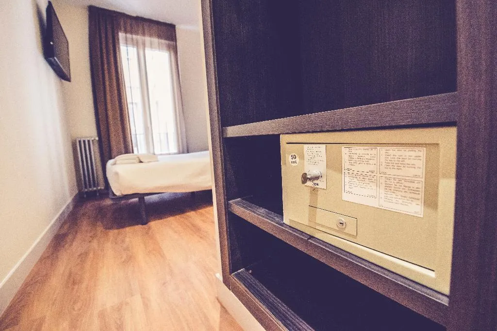 Room, Marlasca, Madrid