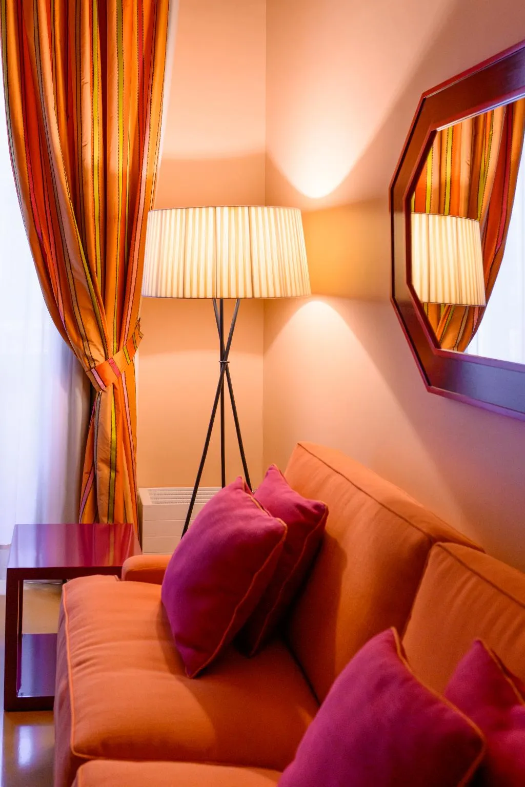 STUDIO DUPLEX Room, Pretaloger Verdi 18, Naples