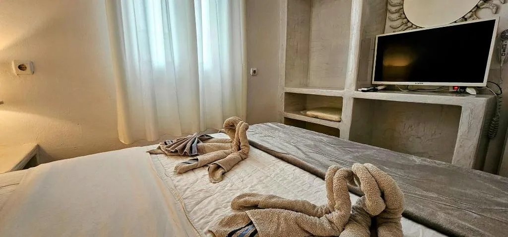 Room, Pleasure Beachside Studios, Santorini