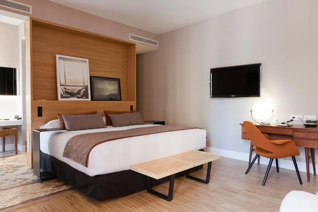 JUNIOR SUITE KING SIZE BED Room, Alexandra Barcelona, Curio Collection by Hilton, Barcelona