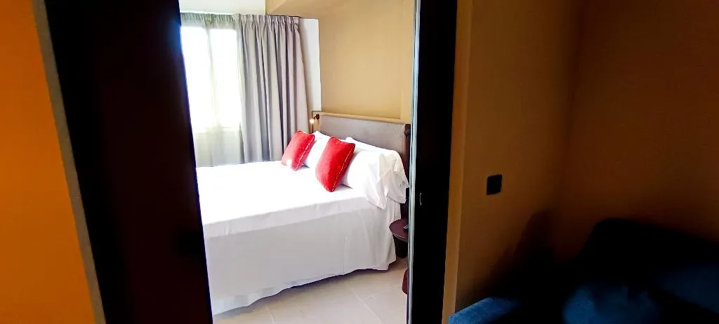 APARTMENT SUPERIOR WITH TERRACE Room, Senator Barcelona Apartments, Barcelona