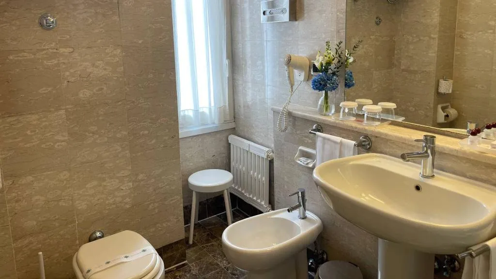 Double or Twin STANDARD Room, Bettoja Hotel Massimo d'Azeglio, Rome