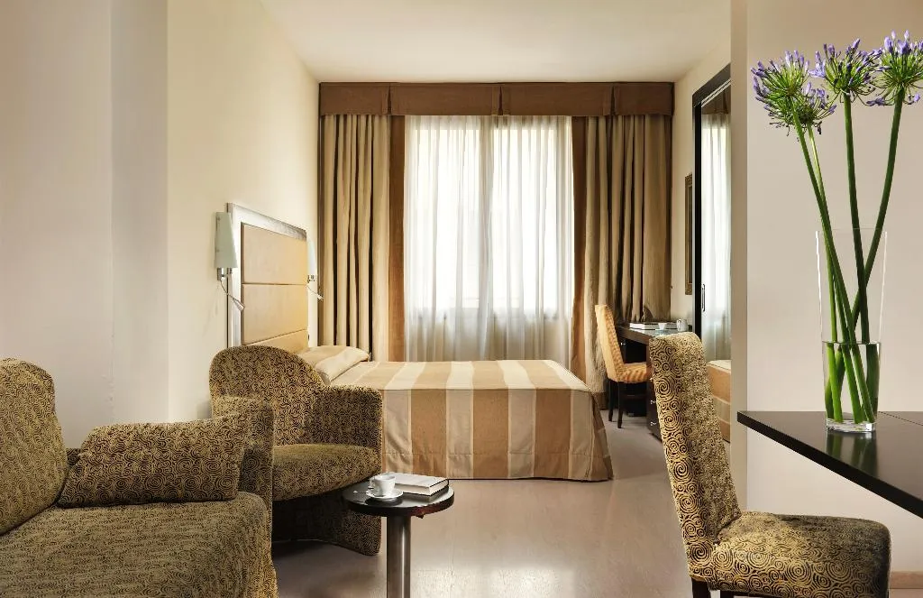 QUADRUPLE CLASSIC Room, Grand hotel Mediterraneo, Florence