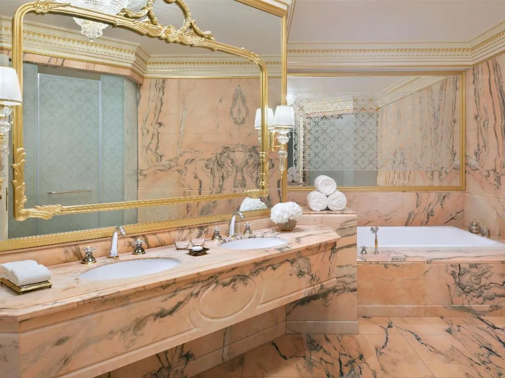 SUITE Presidential Room, Raffles The Palm Dubai, Dubai