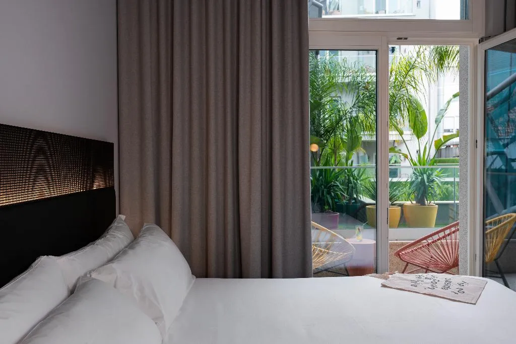 DOUBLE WITH BALCONY Room, Chic & Basic Gravity, Porto