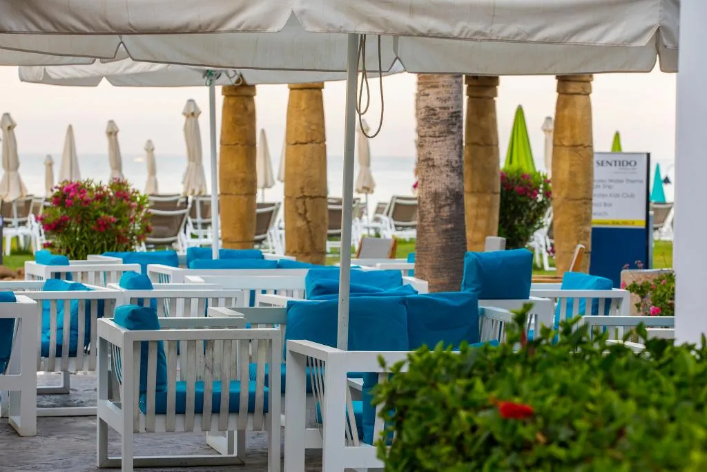 Bar, Leonardo Cypria Bay, Cyprus