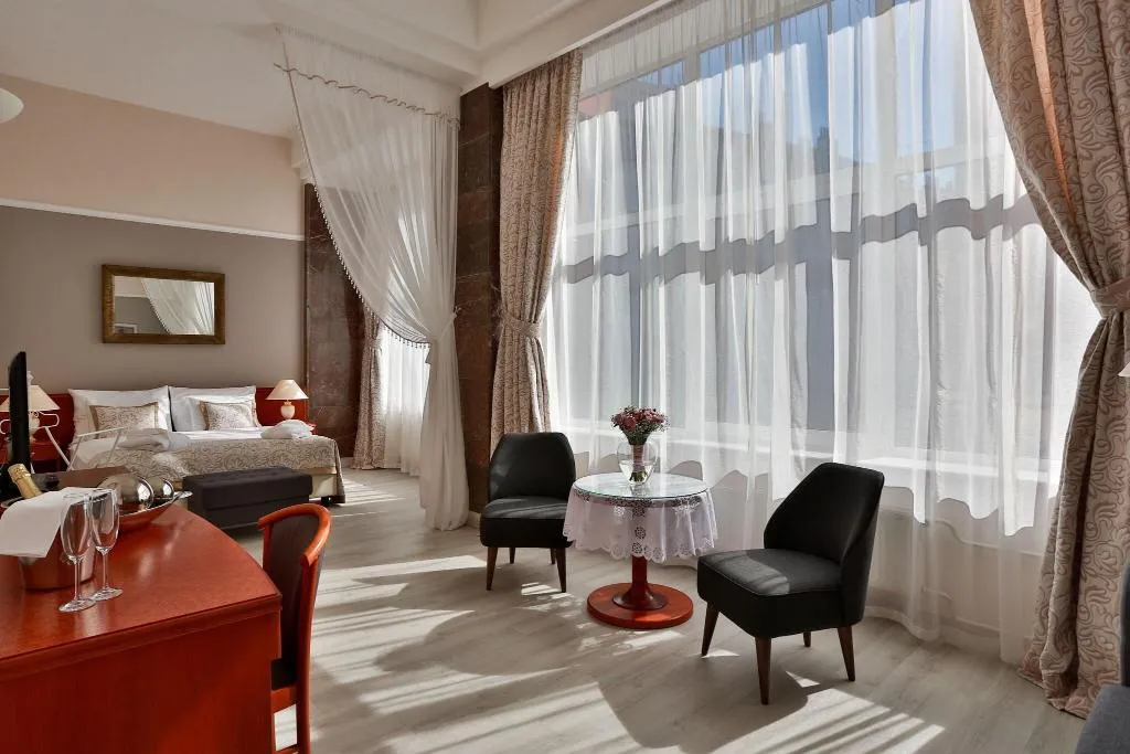 JUNIOR SUITE WITH DOUBLE BED Room, Belvedere Hotel Prague, Prague