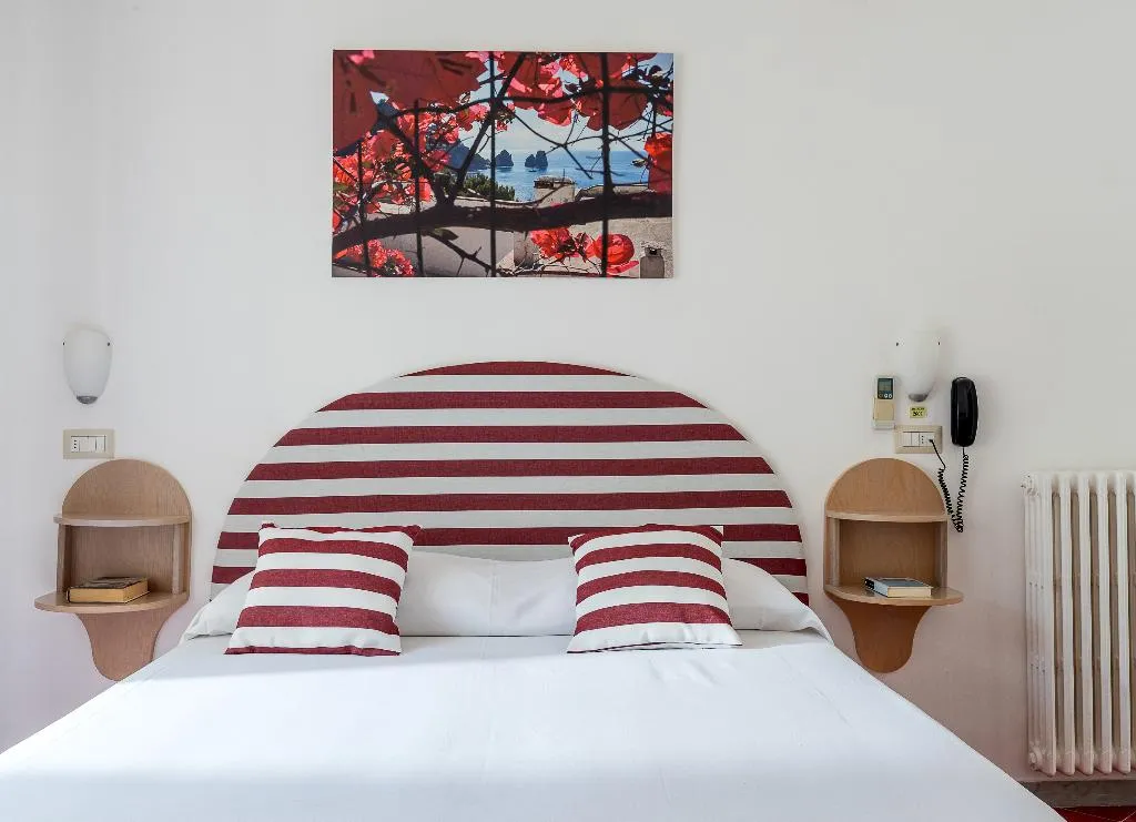 TRIPLE ONE BEDROOM ONE BATHROOM Room, Carmencita, Naples