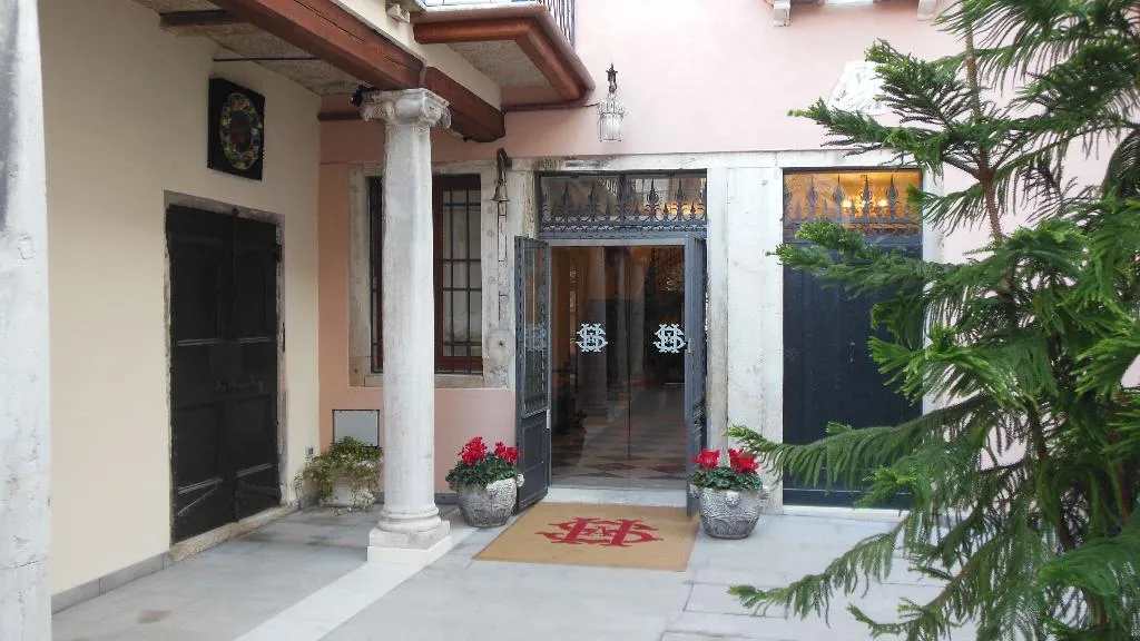 Lobby, Sant Antonin, Venice