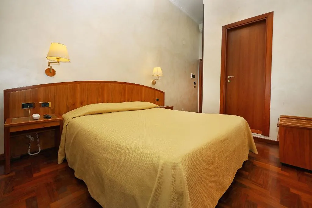 Double or Twin STANDARD Room, Corot, Rome