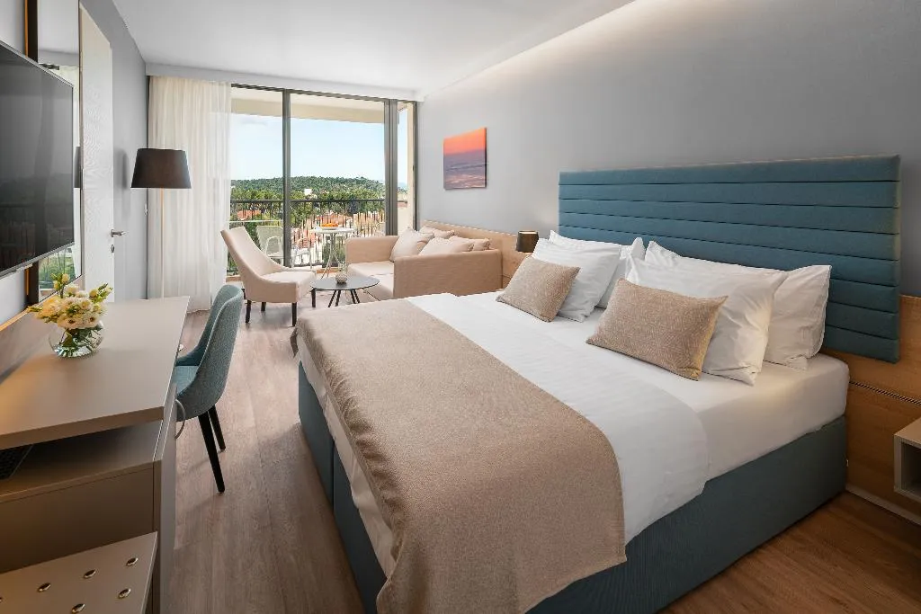 FAMILY ROOM SIDE SEA VIEW WITH BALCONY Room, Valamar Meteor Hotel, Split