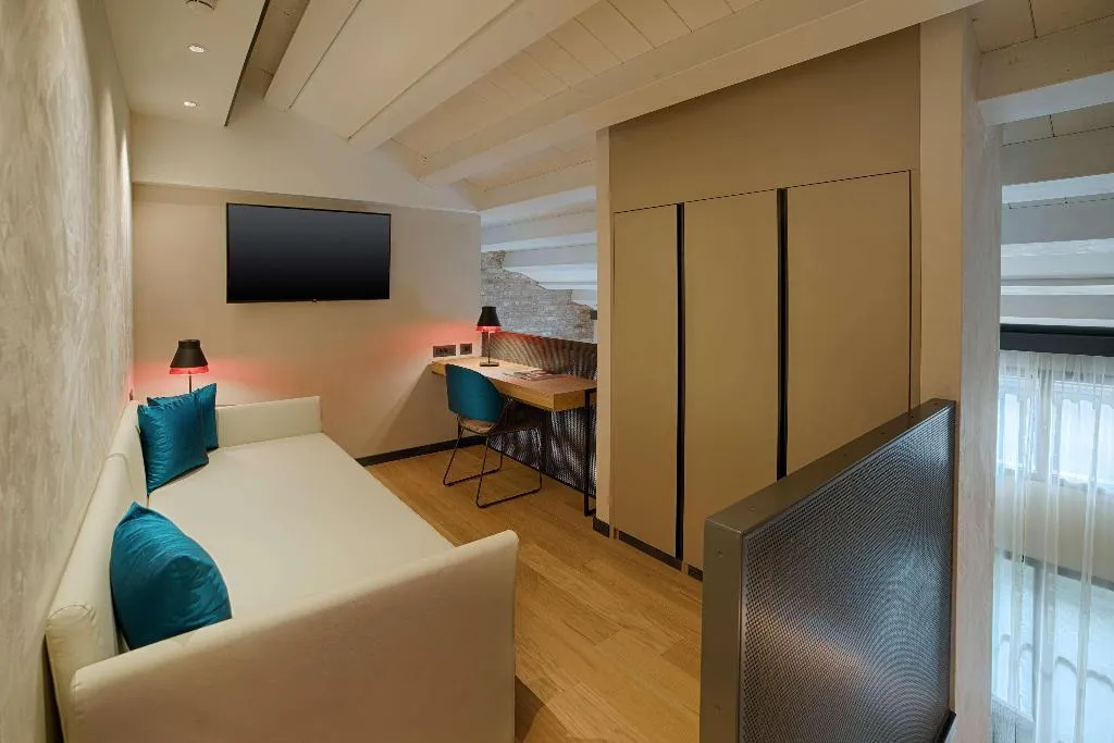 JUNIOR SUITE DUPLEX Room, NH Collection Venezia Murano Villa, Venice