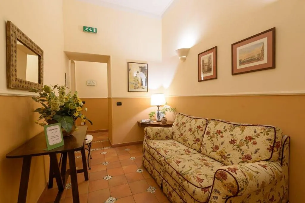 Lobby, Mergellina, Naples