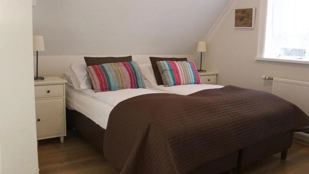 Room, Hilda, Reykjavik