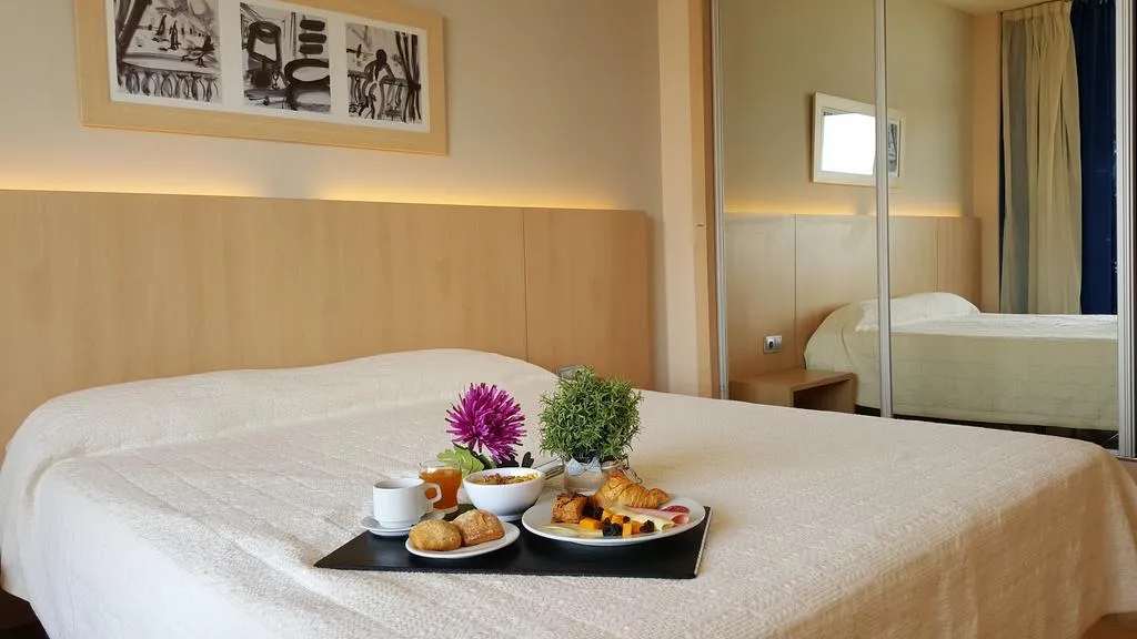 Room, Reina, Costa Almeria