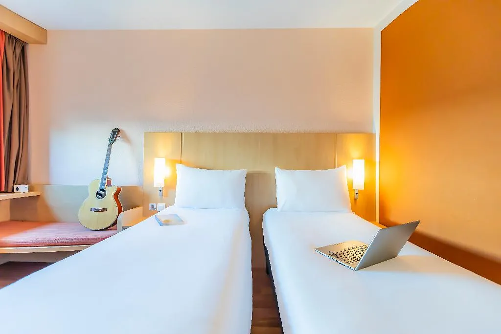 TWIN STANDARD Room, ibis Lisboa Sintra, Lisbon