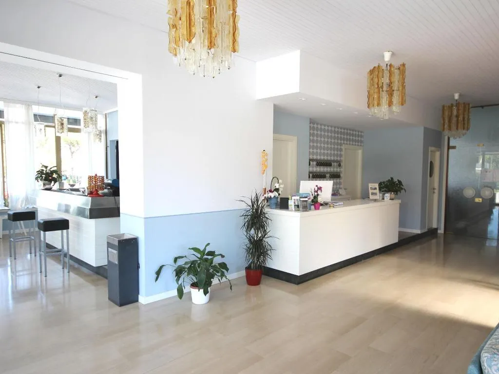 Lobby, Domingo, Venice