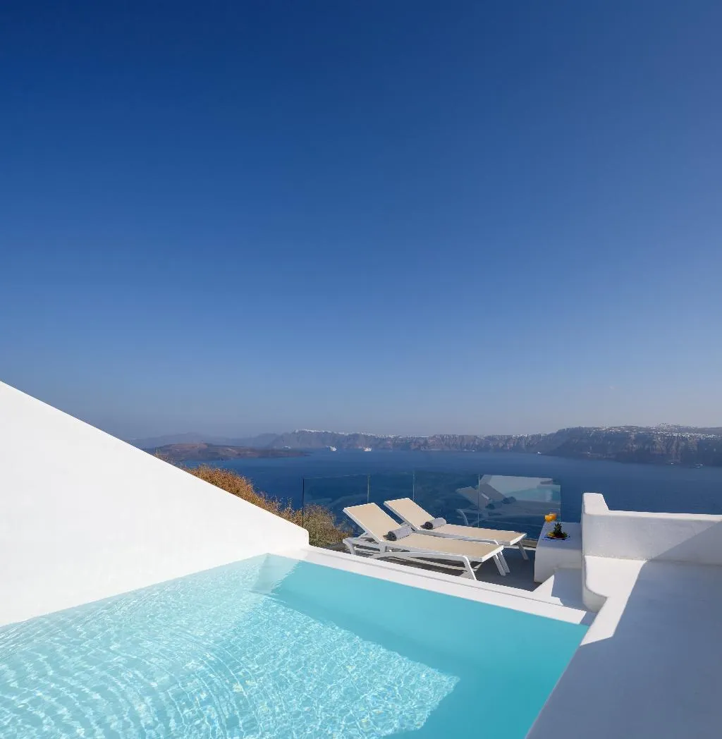 JUNIOR SUITE WITH PRIVATE POOL Room, Maison des Lys, Santorini