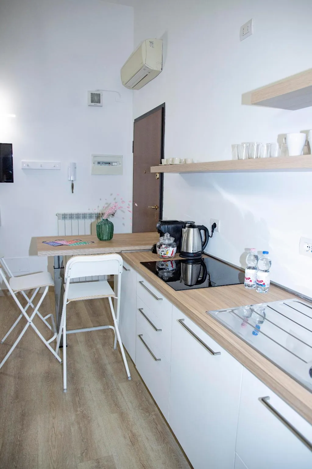 STUDIO CAPACITY 4 Room, Easy Apartment Navigli, Milan