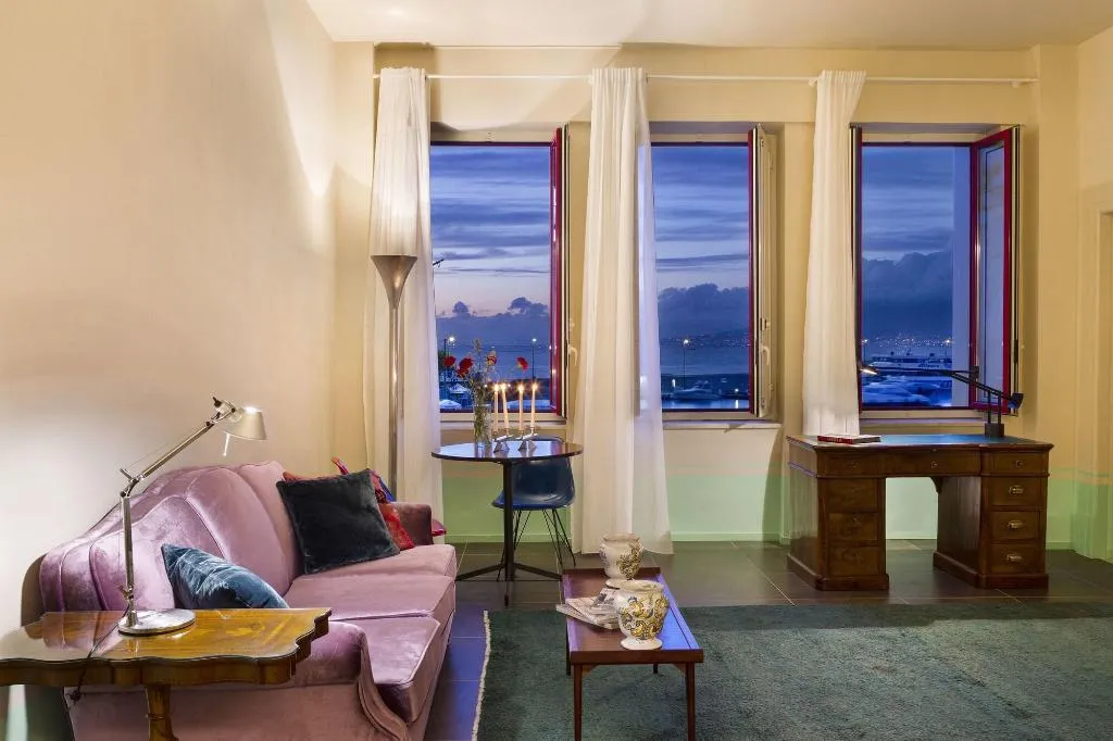 Room, Marina Piccola 73, Naples