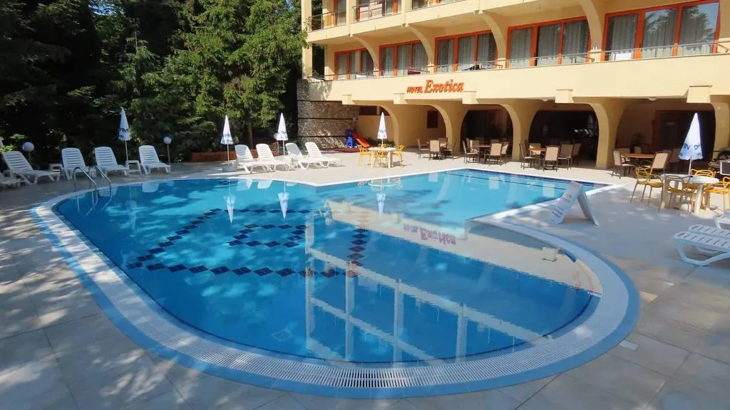 Pool, Exotica, Varna