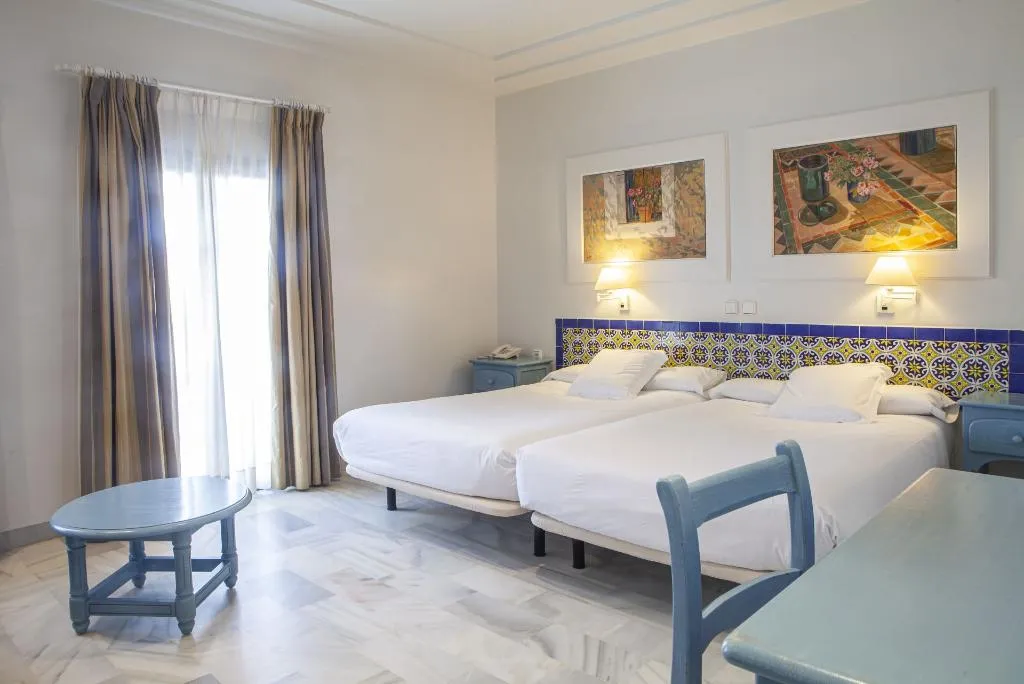 JUNIOR SUITE CAPACITY 3 Room, Playa de la Luz, Costa De La Luz