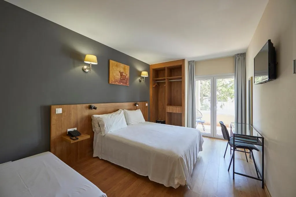 FAMILY ROOM CAPACITY 2 Room, Nura Santa Ponsa Pins, Majorca