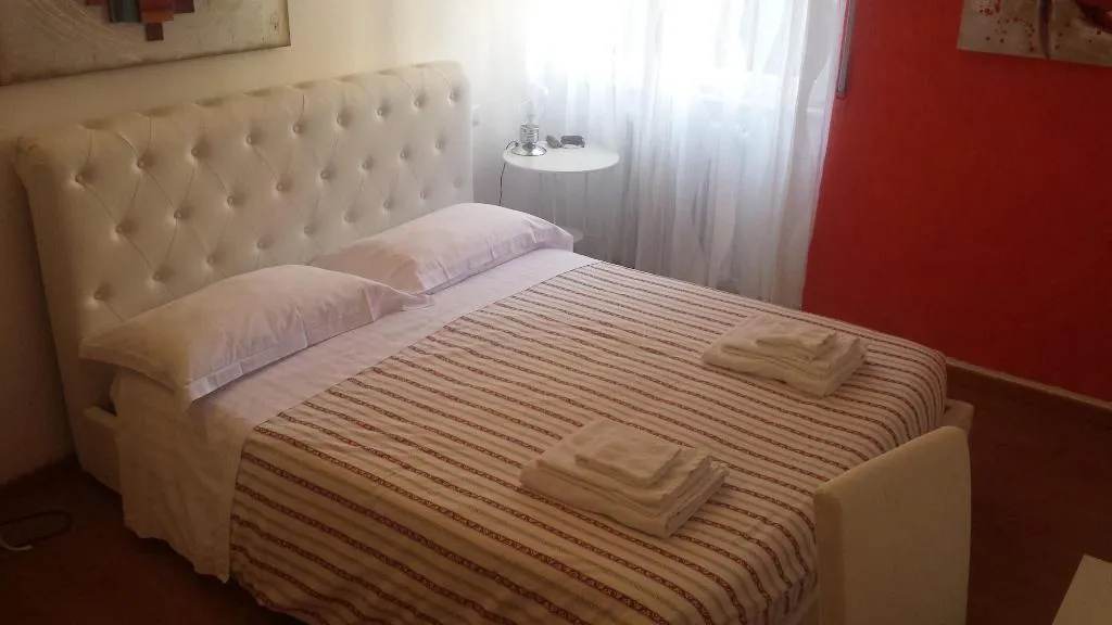 Room, Luci A San Siro, Milan