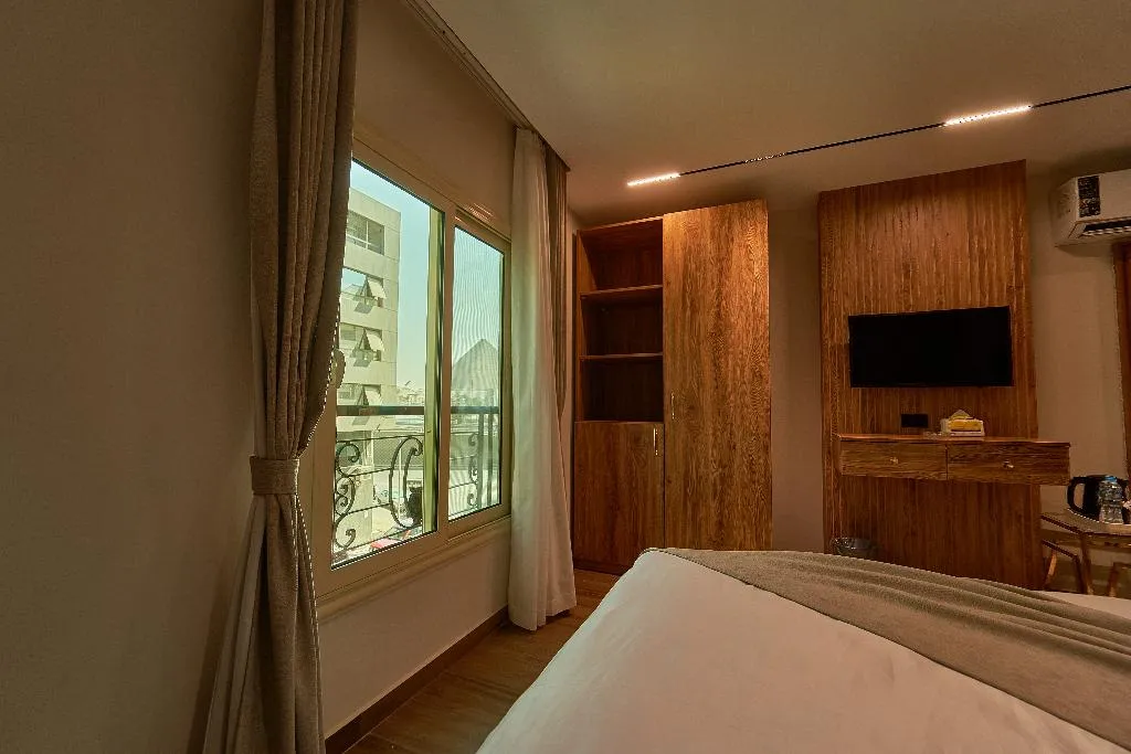 TWIN DELUXE Room, Gold's Pyramids Hotel, Cairo